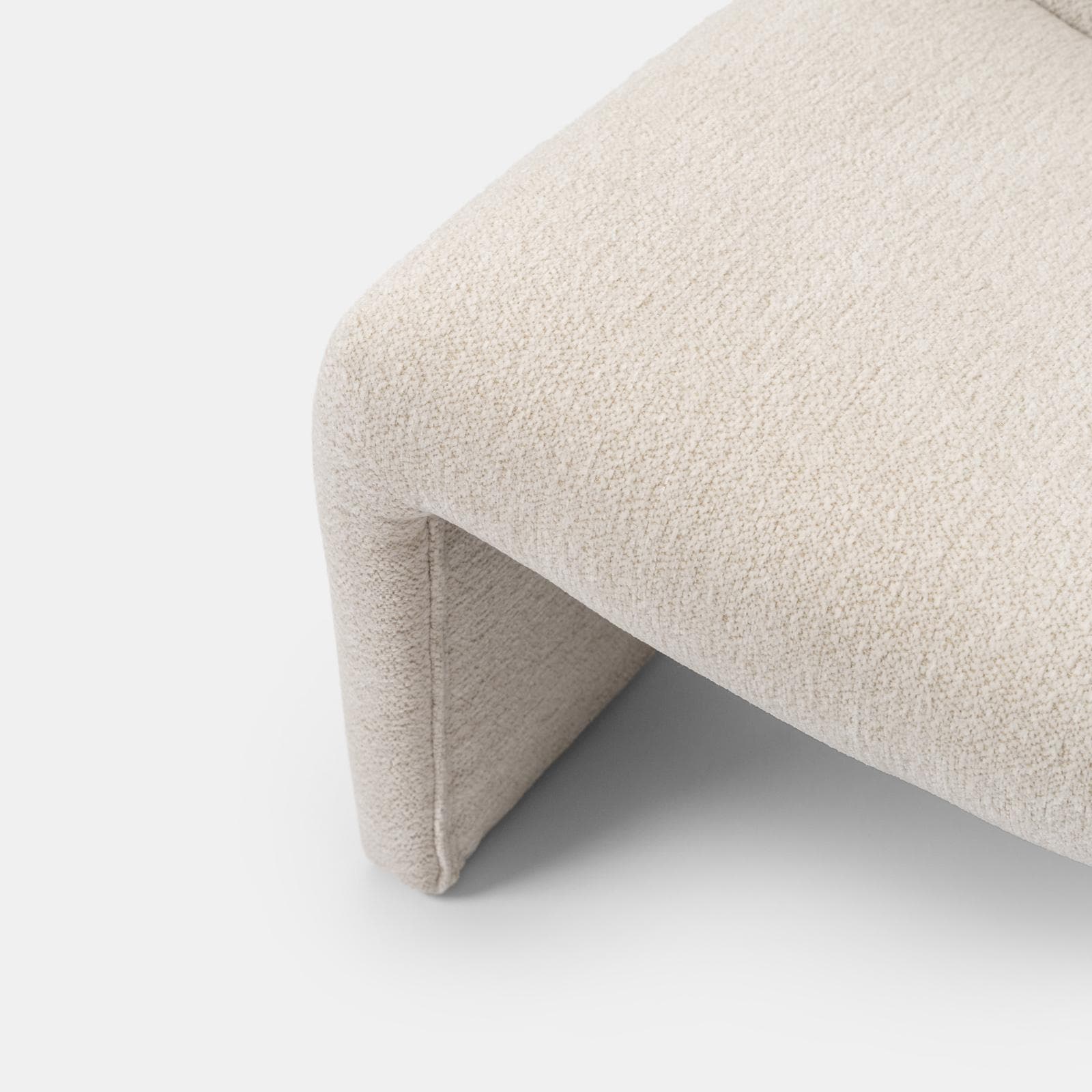 Poltrona dal design moderno in bouclé crema - Niklam
