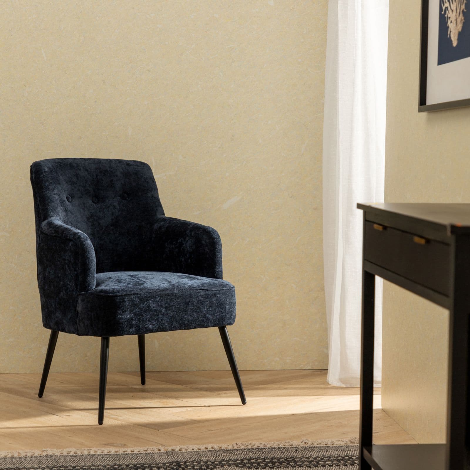 Poltrona imbottita in ciniglia blu notte e gambe nere - Ferry