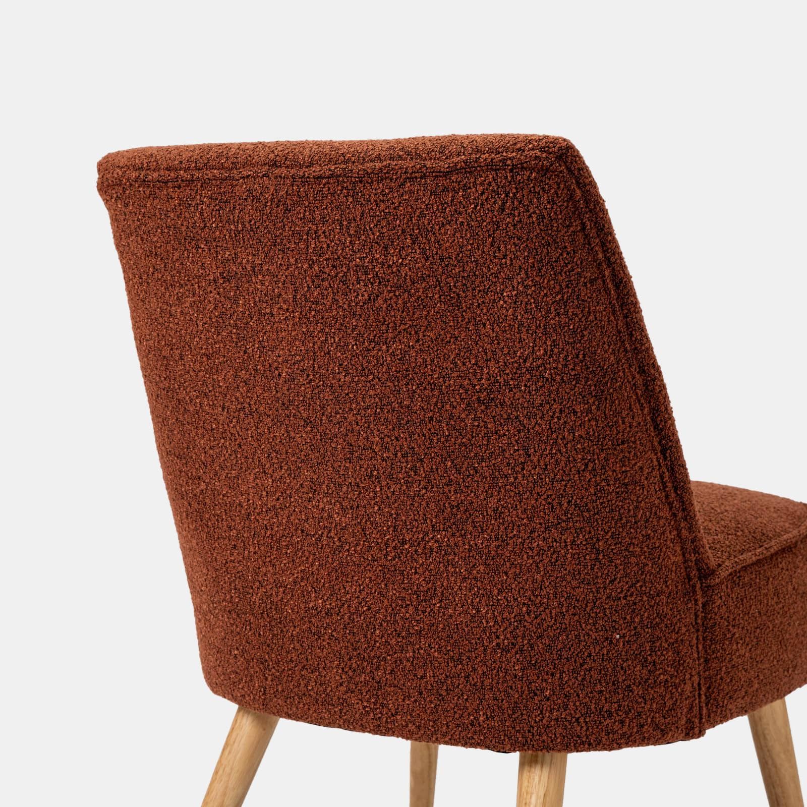Poltrona in bouclé terracotta con gambe in legno - Dirla