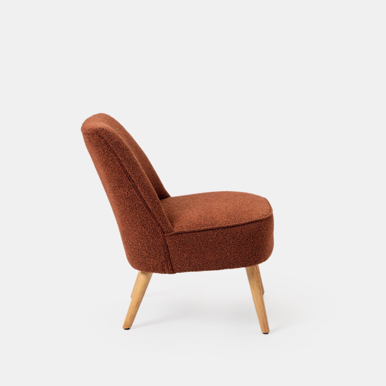 Poltrona in bouclé terracotta con gambe in legno - Dirla