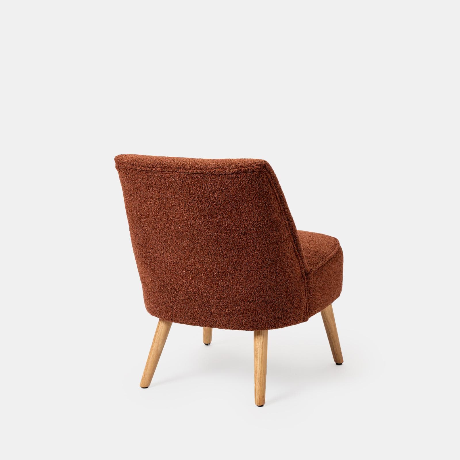 Poltrona in bouclé terracotta con gambe in legno - Dirla