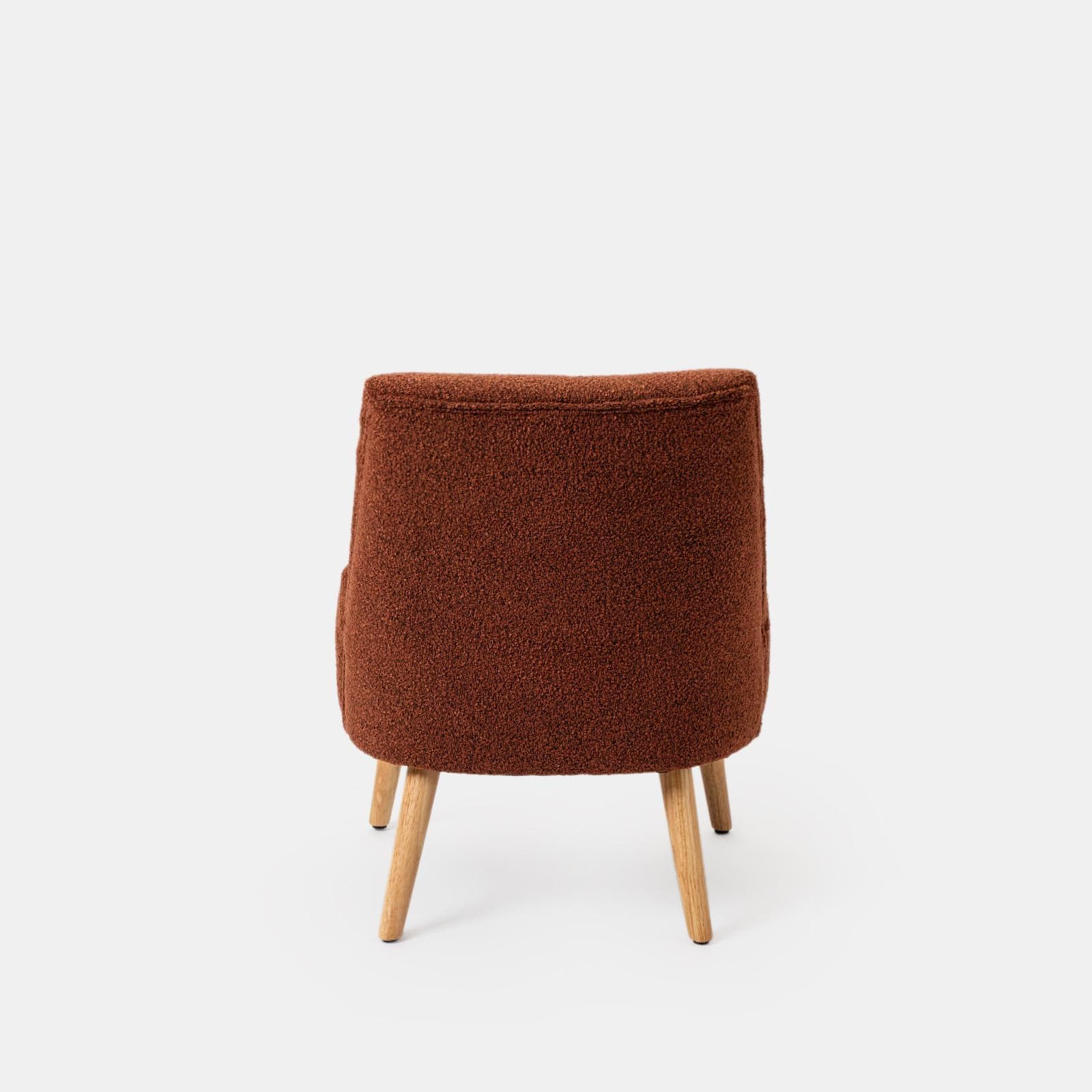 Poltrona in bouclé terracotta con gambe in legno - Dirla
