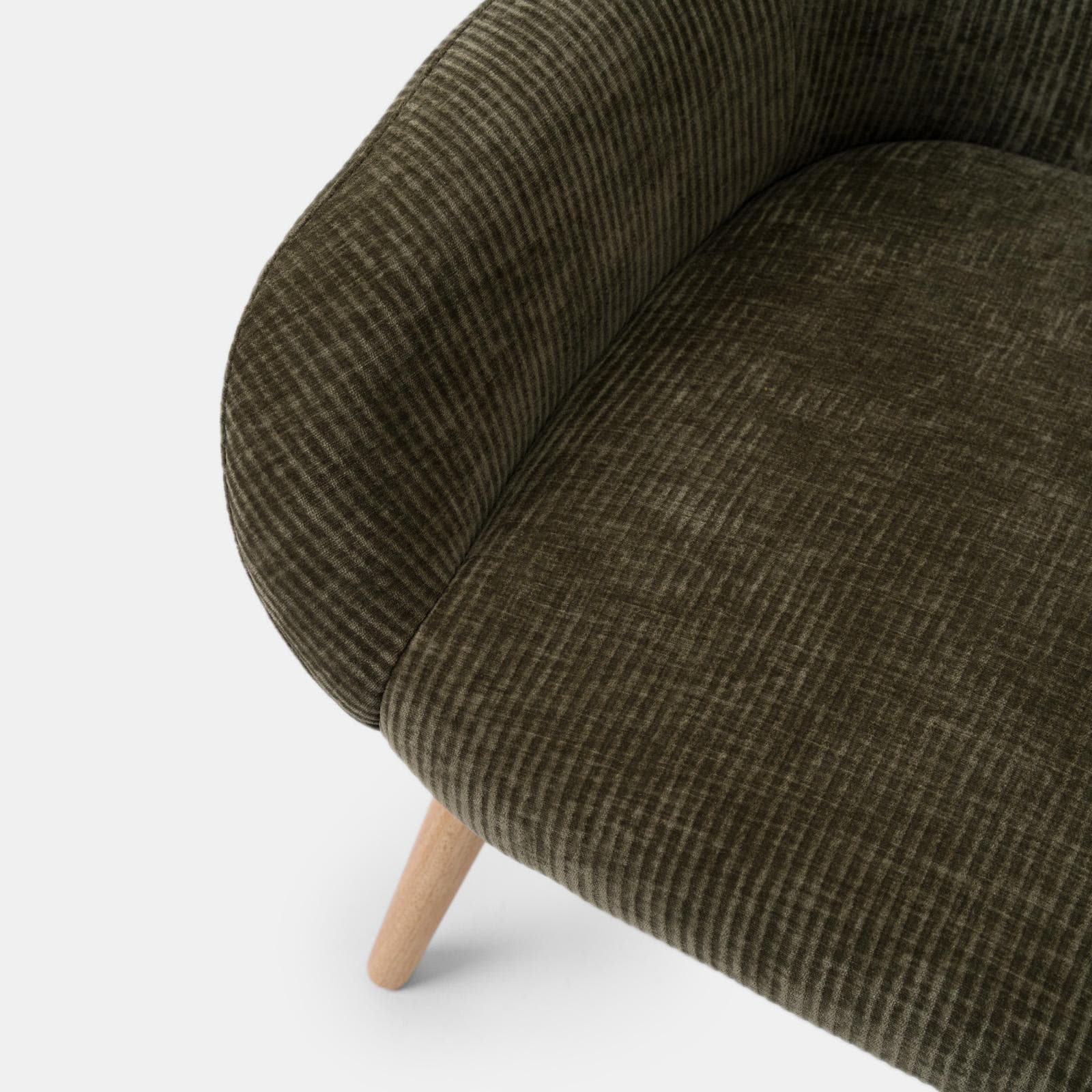 Poltrona in ciniglia verde con gambe in legno - Briette