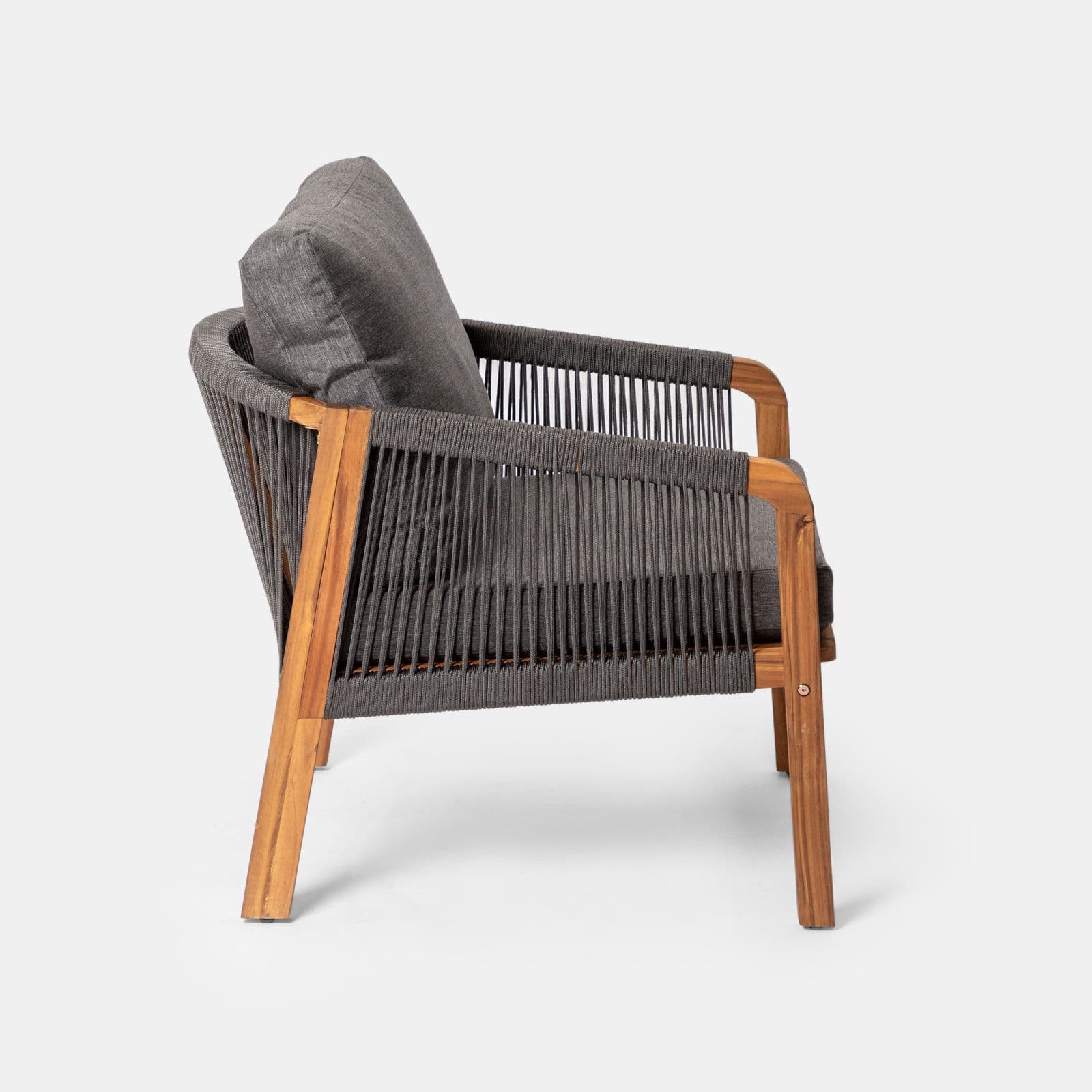 Poltrona in legno massello di acacia con dettagli in corda - Nauru