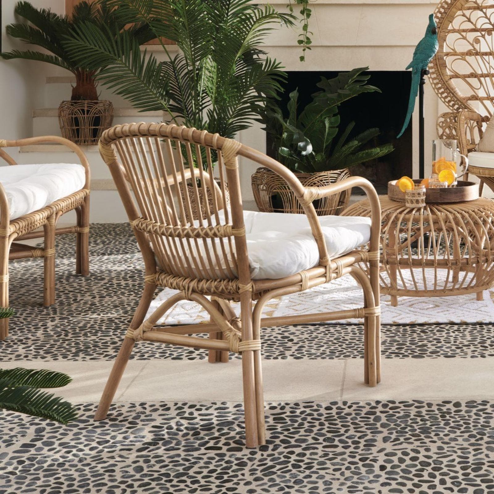 Poltrona in rattan naturale e cuscino in cotone bianco - Reca