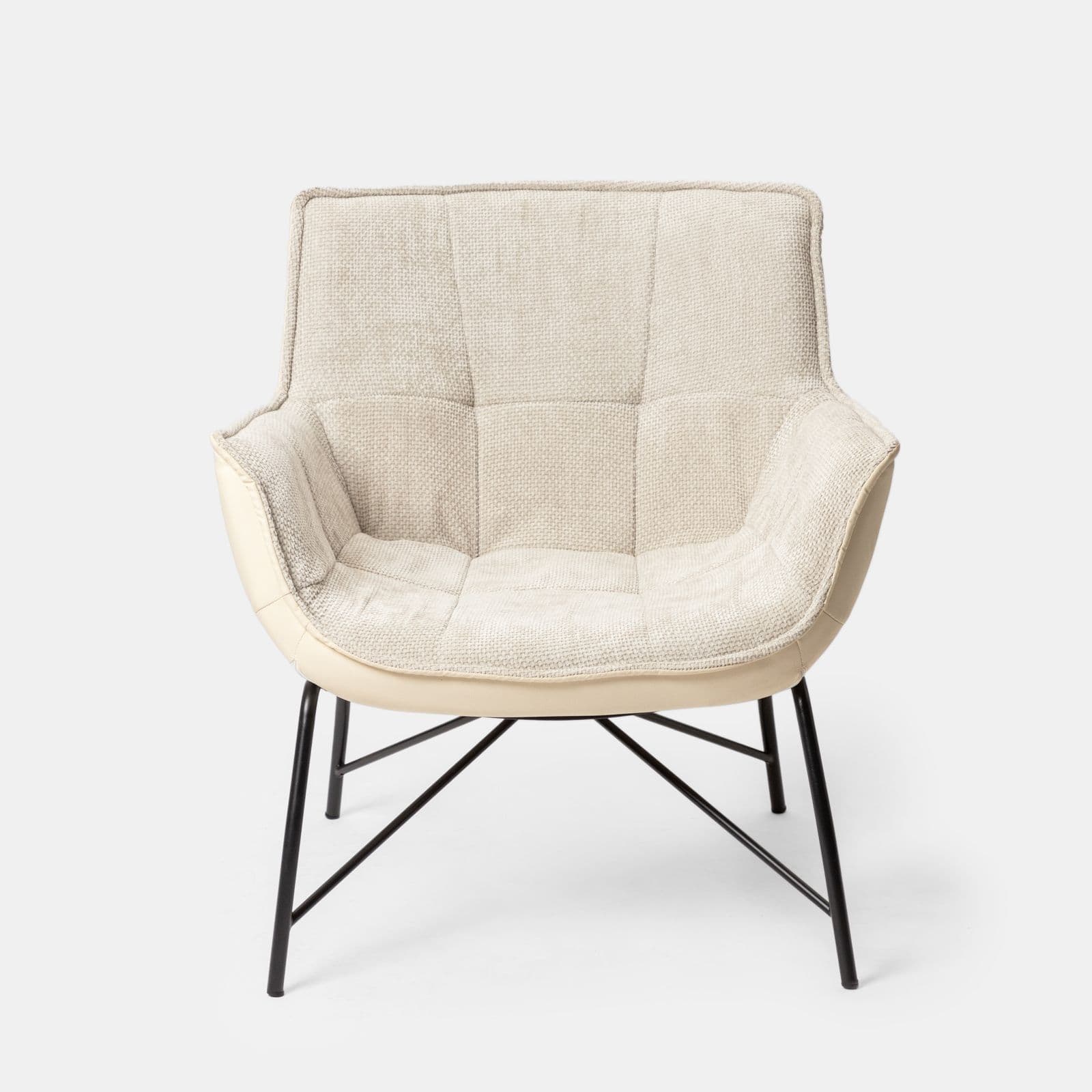 Poltrona in similpelle e tessuto ciniglia trapuntato beige con gambe in metallo nero - Candace