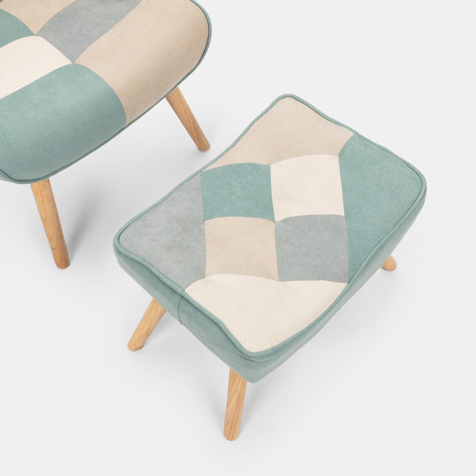 Poltrona scandinava in tessuto patchwork multicolor celeste con poggiapiedi - Copenaghen