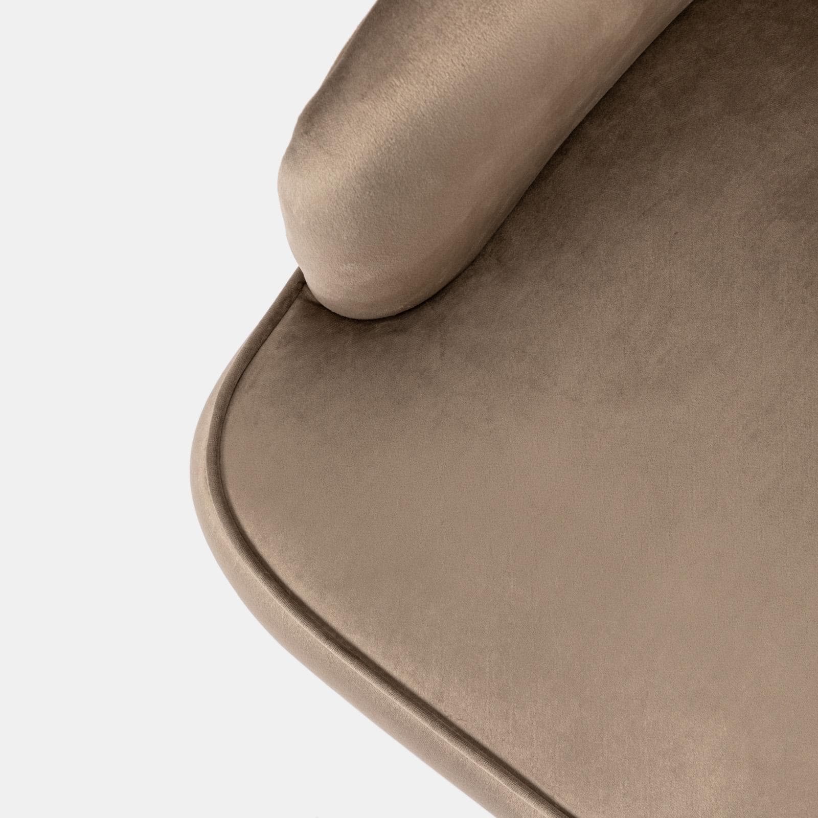 Poltrona in velluto cioccolato con gambe in legno - Elenor