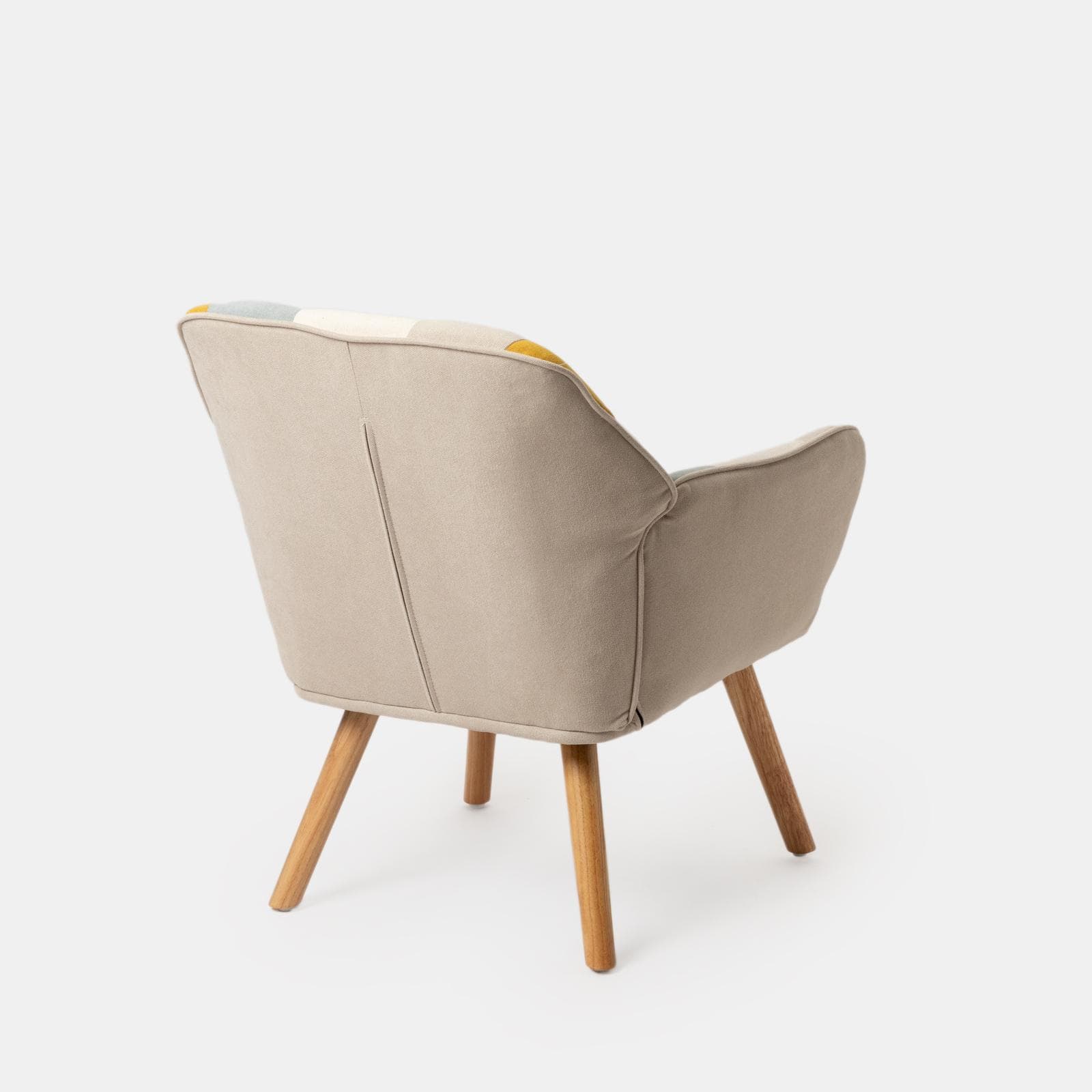 Poltrona scandinava in tessuto patchwork multicolor giallo con schienale avvolgente - Copenaghen