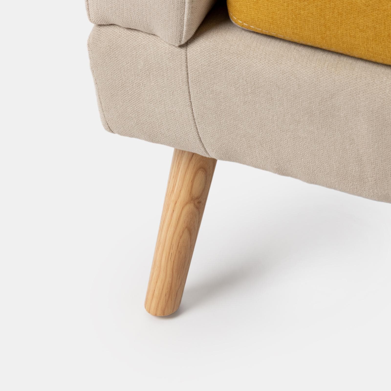 Poltrona scandinava in tessuto patchwork multicolor giallo e gambe in legno - Copenaghen
