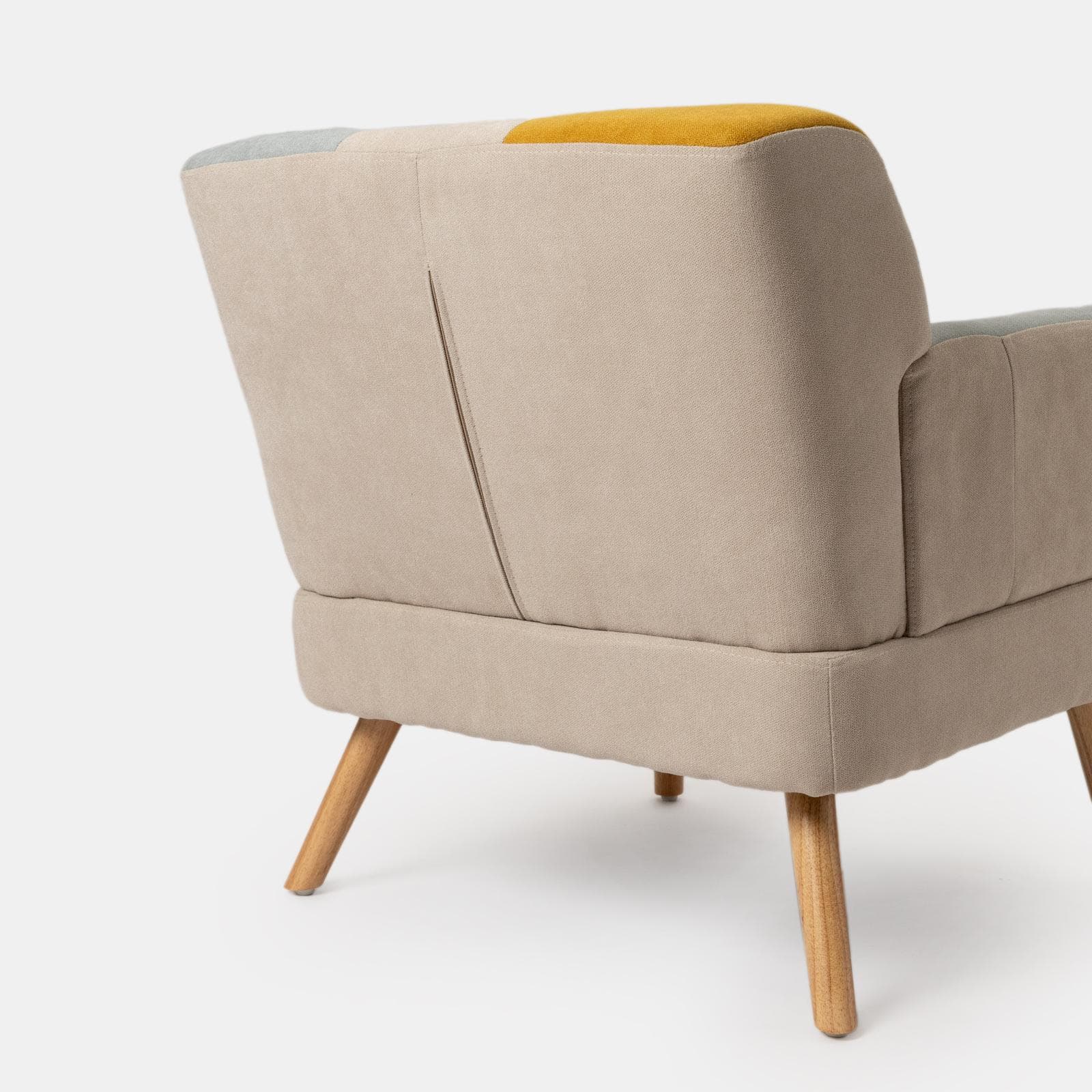 Poltrona scandinava in tessuto patchwork multicolor giallo e gambe in legno - Copenaghen