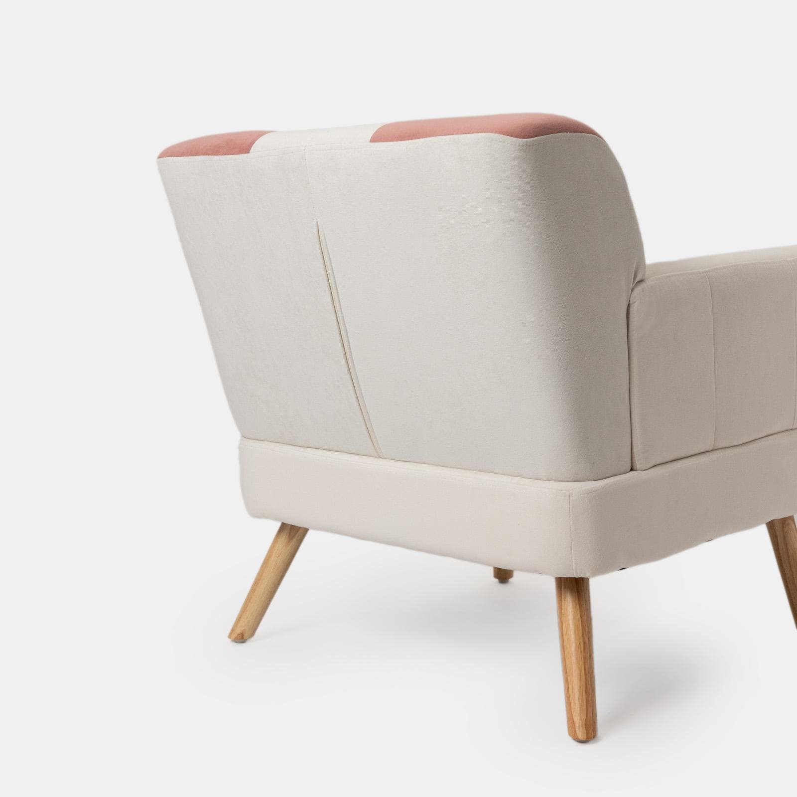 Poltrona scandinava in tessuto patchwork multicolor rosa e gambe in legno - Copenaghen