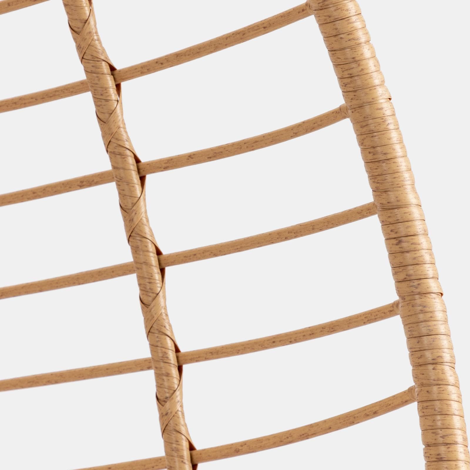 Poltrona sospesa in acciaio e polyrattan naturale con cuscini - Strobo