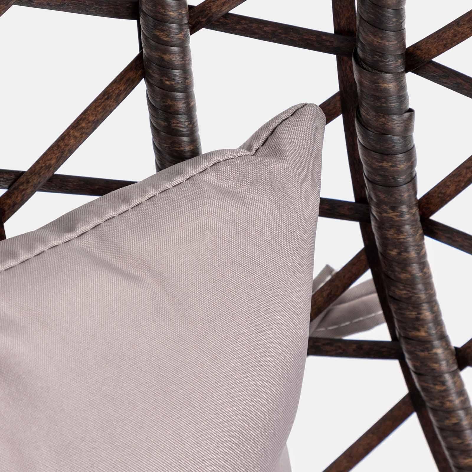 Poltrona sospesa in acciaio e polyrattan marrone con cuscini - Goccia