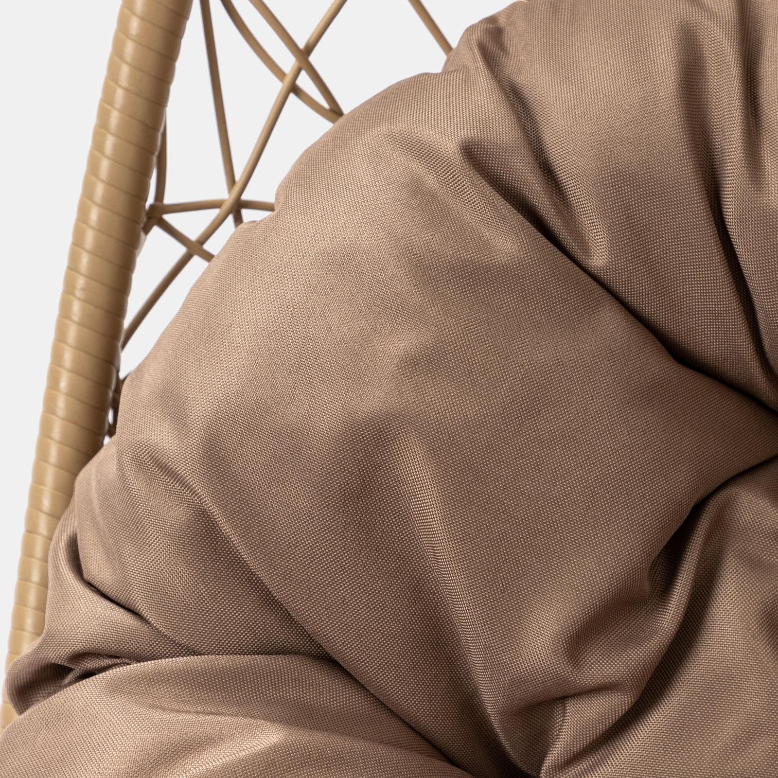Poltrona sospesa in polyrattan nocciola con cuscino marrone e supporto - Orba