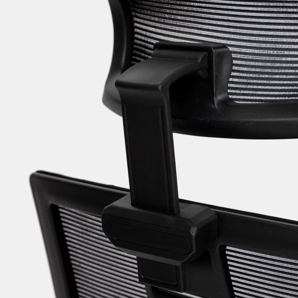 Poltrona da ufficio girevole in tessuto nero con supporto ergonomico e base cromata - Australe