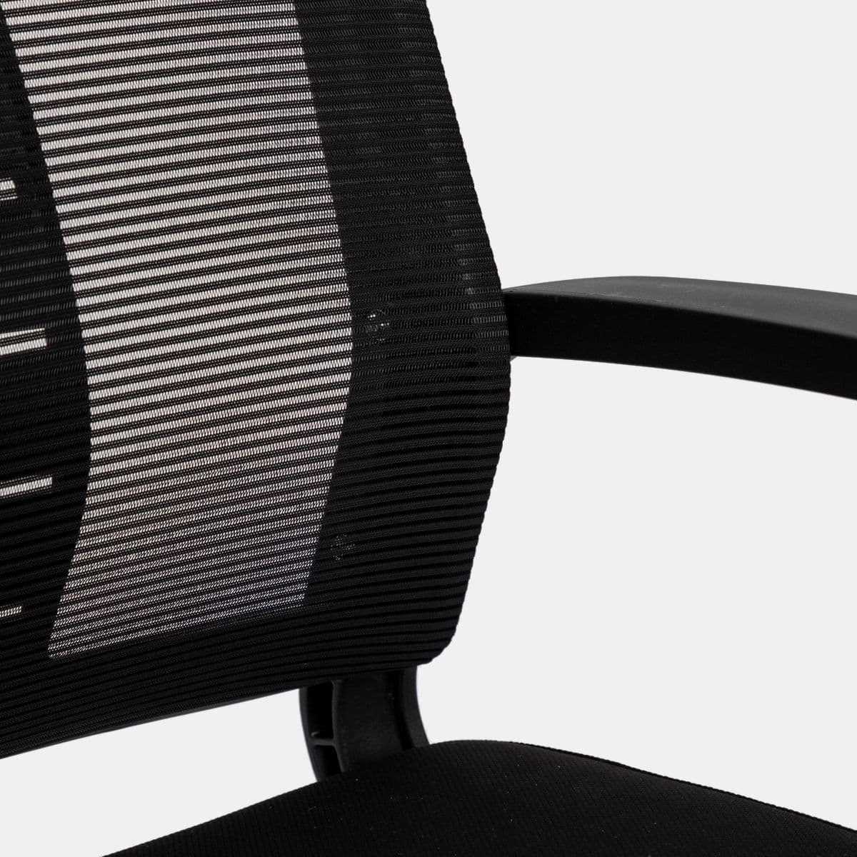 Poltrona da ufficio girevole in tessuto nero con supporto ergonomico e base cromata - Australe