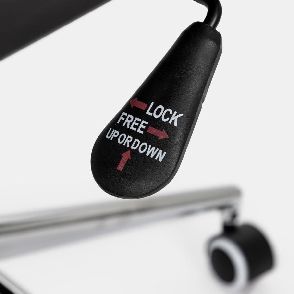 Poltrona da ufficio girevole in tessuto nero con supporto ergonomico e base cromata - Australe