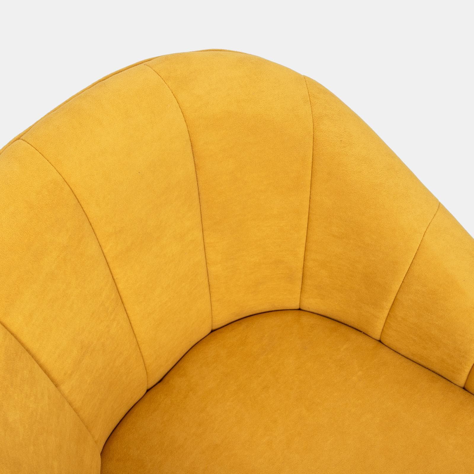 Poltrona in velluto giallo ocra con gambe effetto legno - Fable