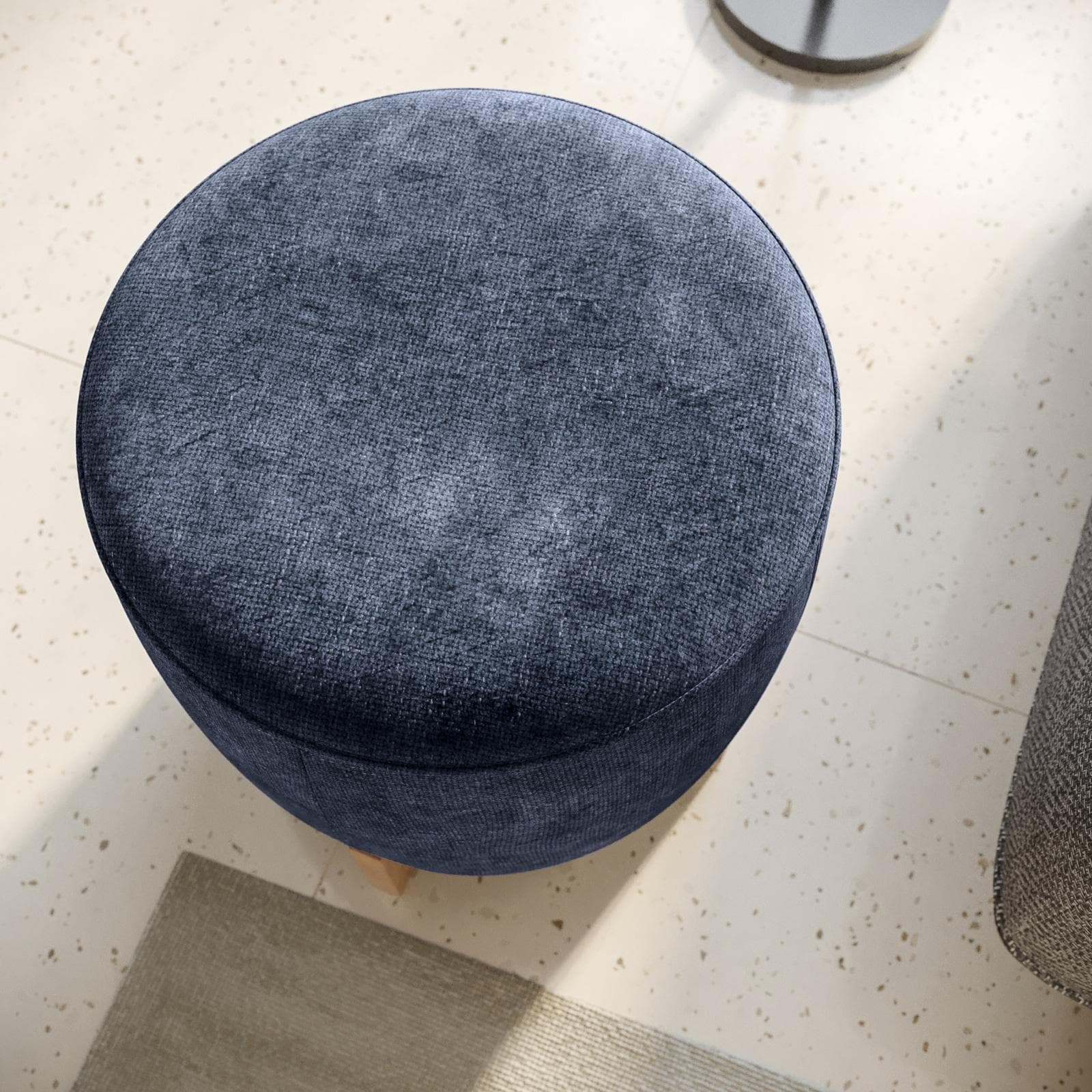 Pouf 41 cm in tessuto ciniglia blu con base in legno - Hartley
