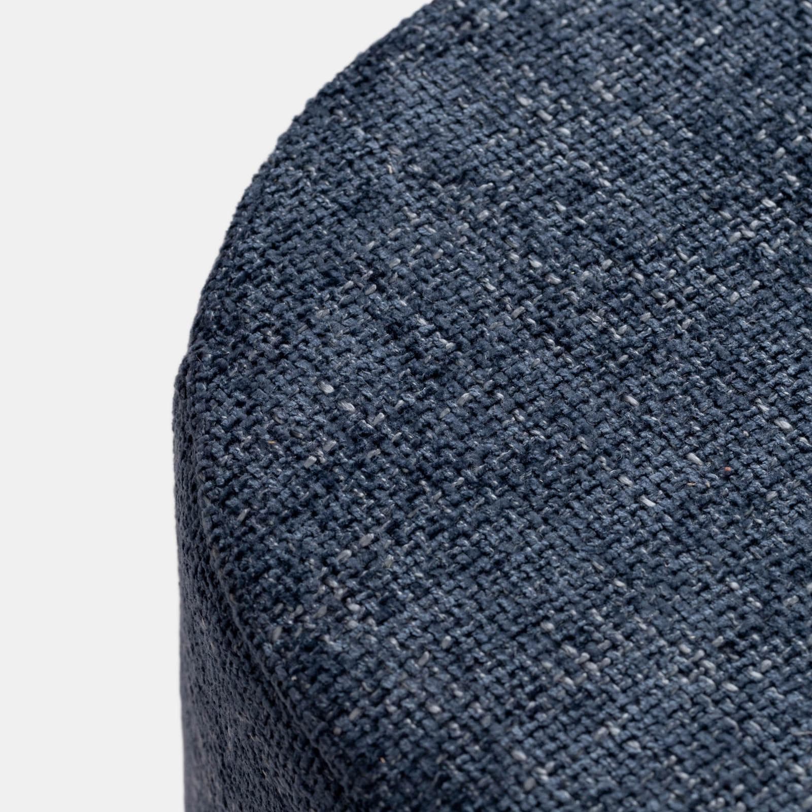 Pouf 41 cm in tessuto ciniglia blu con base in legno - Hartley