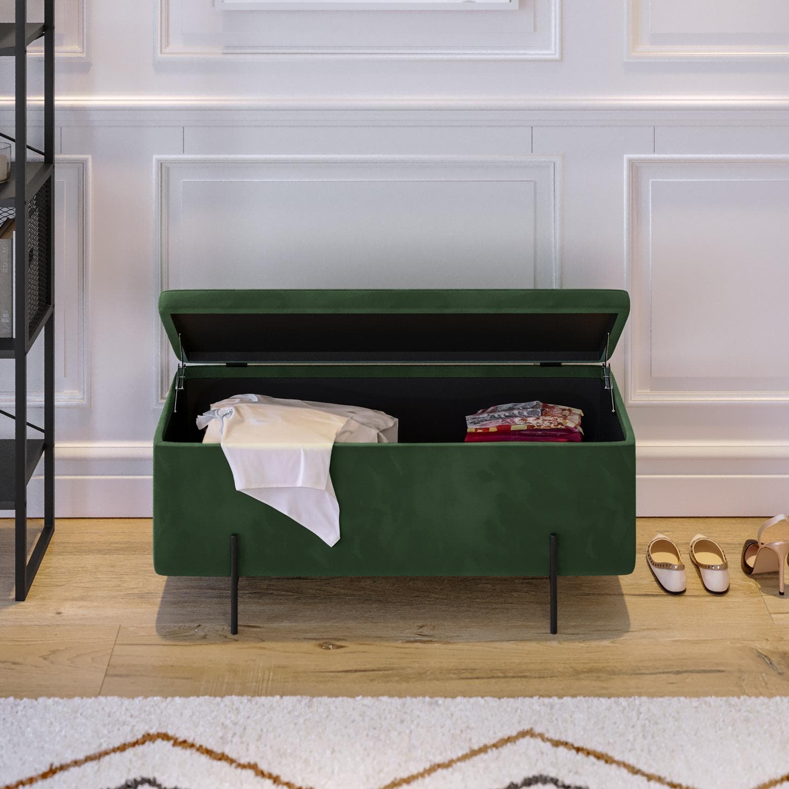 Panca contenitore 110x44 cm in velluto verde e gambe in metallo nero - Jannali