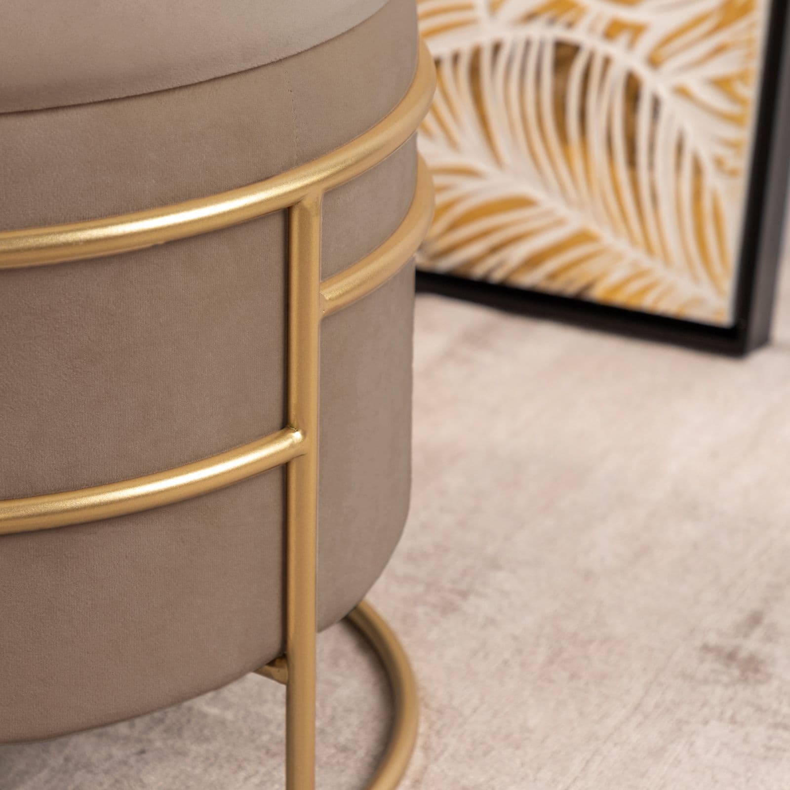Pouf contenitore 43x37h cm in velluto tortora con base oro - Balance