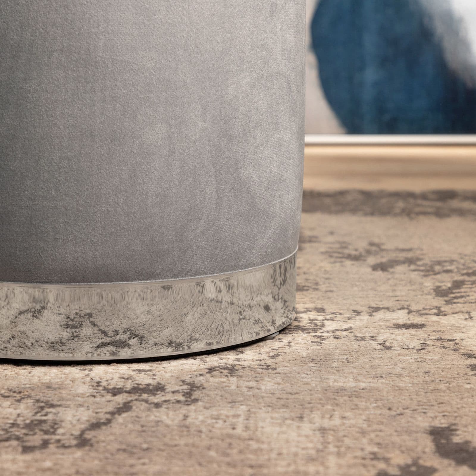 Pouf contenitore 29 cm effetto velluto grigio chiaro con base argento - Elenor