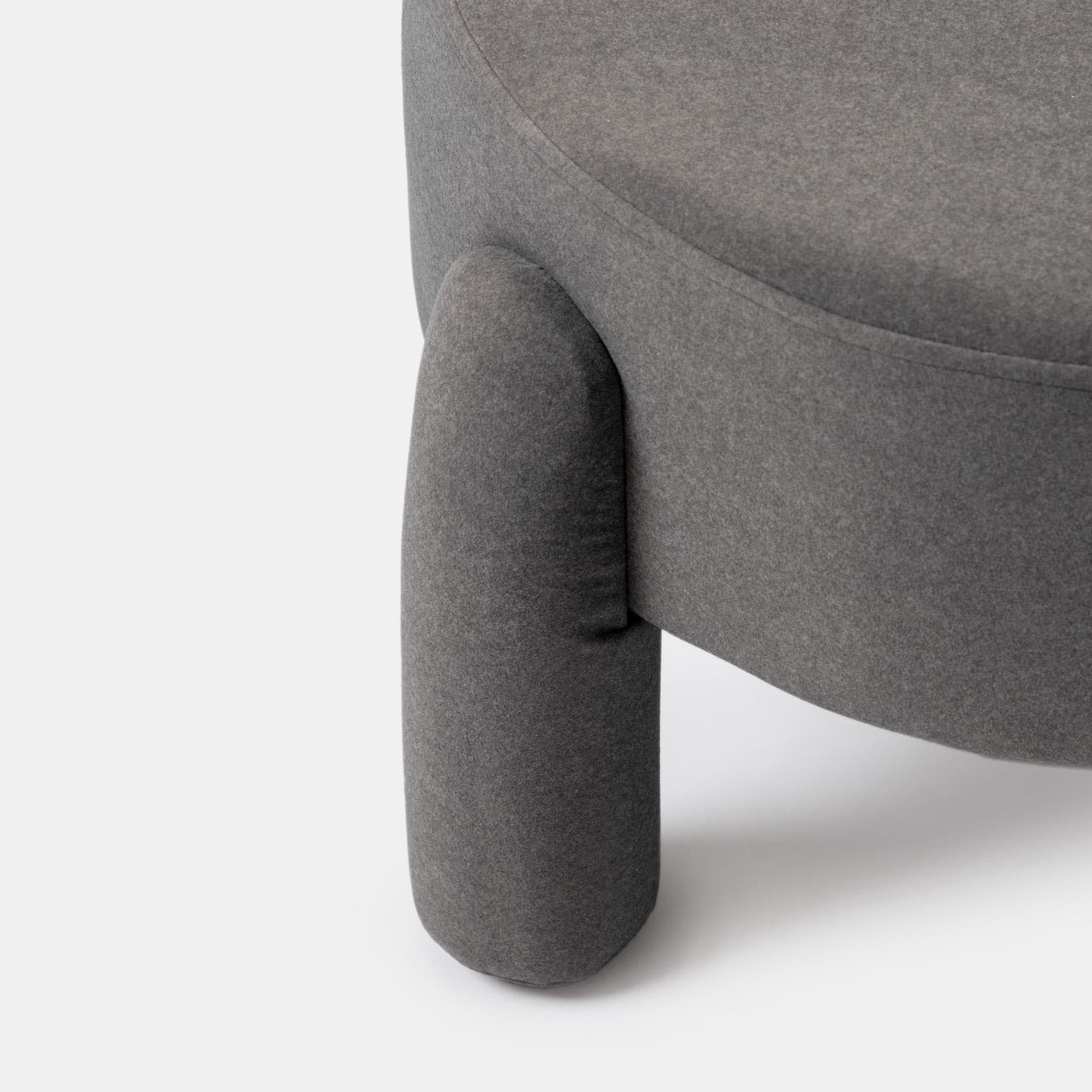 Pouf imbottito 65 cm in tessuto pile grigio scuro - Zacar