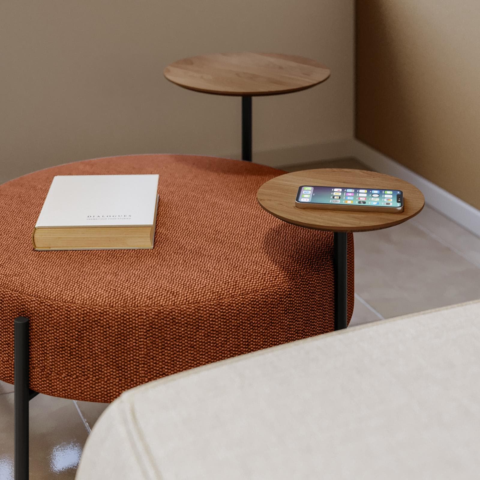 Pouf rotondo 78 cm in maglia terracotta con due tavolini effetto legno - Farel