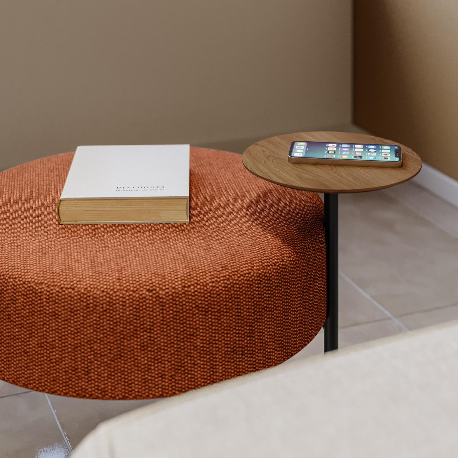 Pouf rotondo 64 cm in maglia terracotta con tavolino effetto legno - Farel