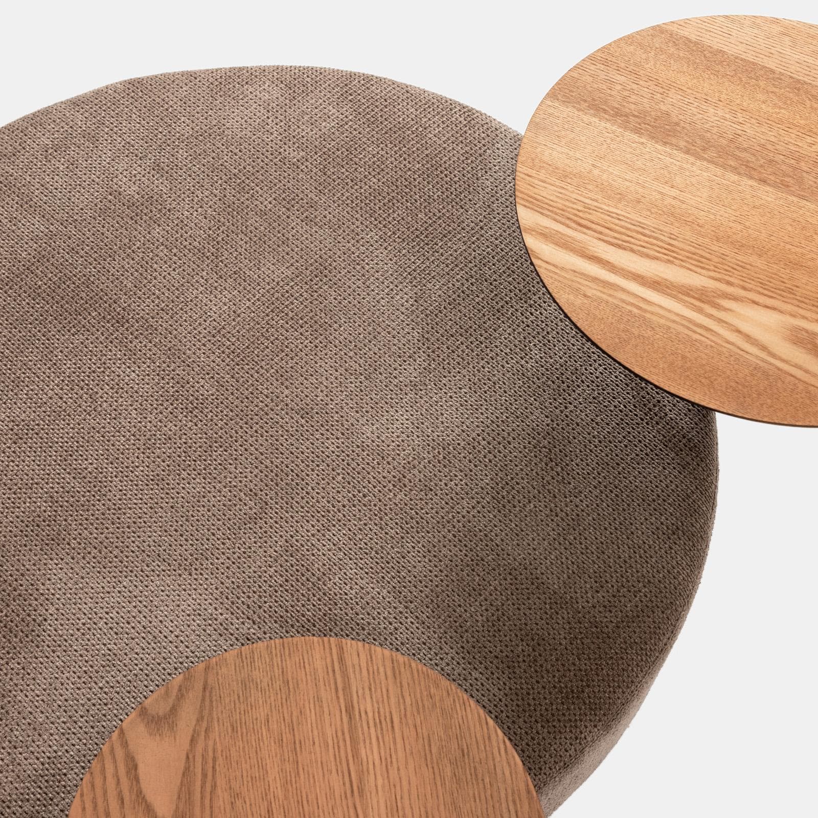 Pouf rotondo 78 cm in maglia tortora con due tavolini effetto legno - Farel