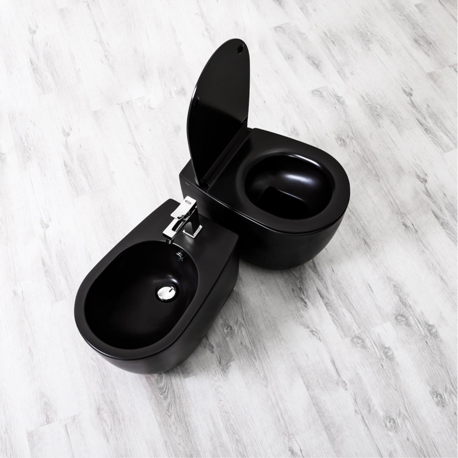 Sanitari nero opaco wc filomuro traslato + bidet + sedile - Vignoni di Simas
