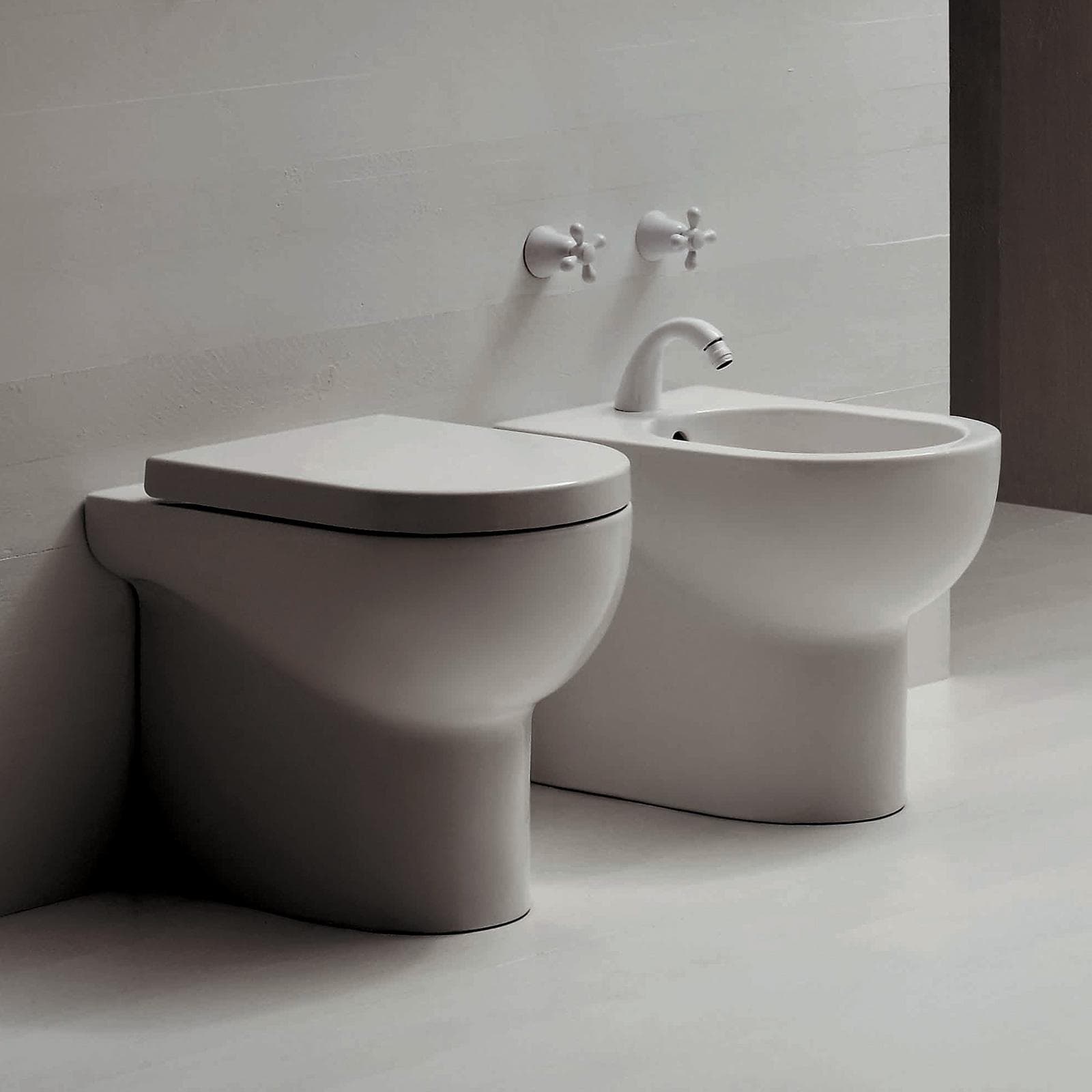 Sanitari per ristrutturazioni Nuvola con scarico traslato regolabile wc bidet e sedile softclose