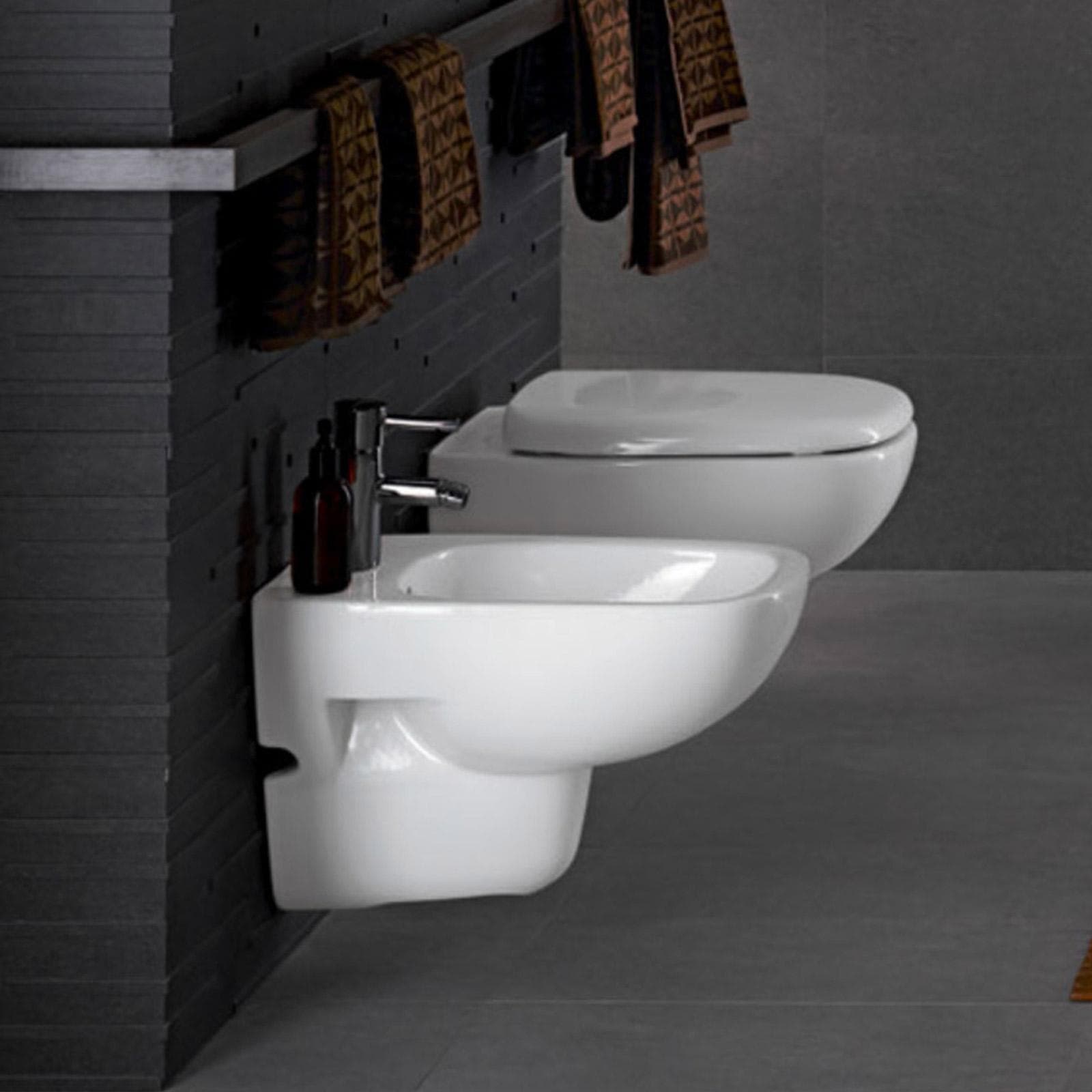 Sanitari sospesi rimfree sedile SoftClose Serie Fantasia - Geberit
