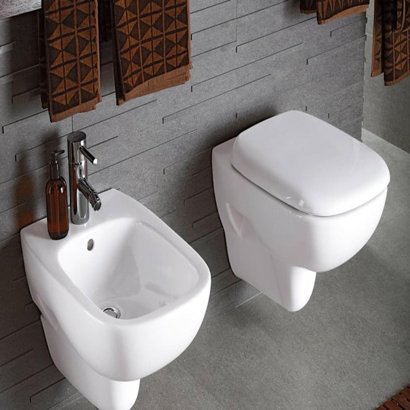 Sanitari sospesi rimfree sedile SoftClose Serie Fantasia - Geberit