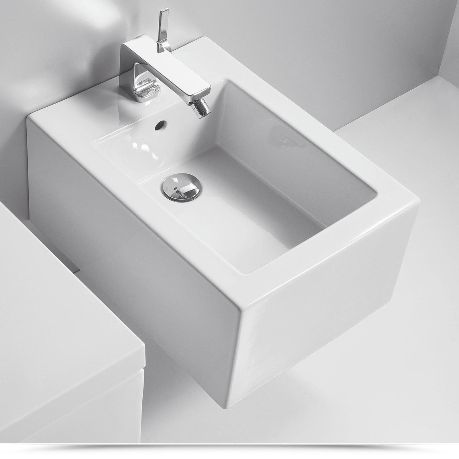 Sanitari sospesi in ceramica serie con sedile copri wc e kit fissaggio - Frozen di Simas