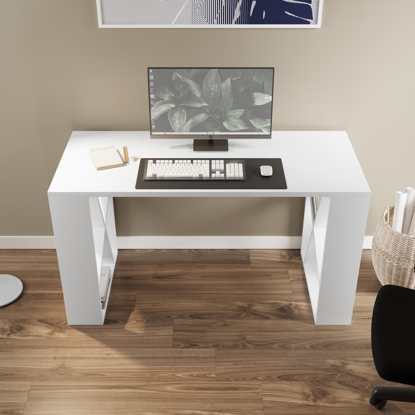 Scrivania 140x60 cm con top e ripiani laterali obliqui in legno bianco - Kantiko