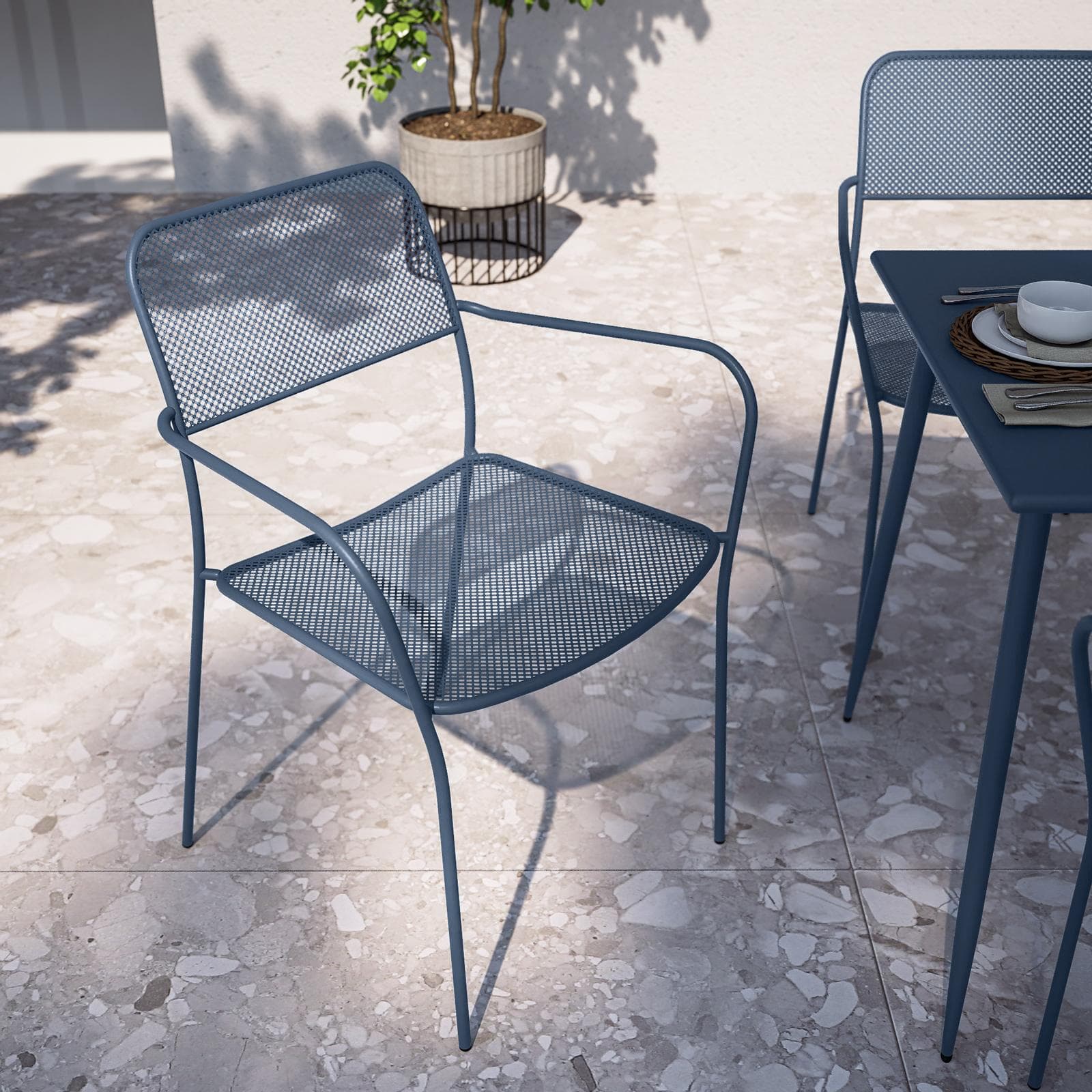 Sedia da esterno con braccioli impilabile in acciaio blu oceano - Faber
