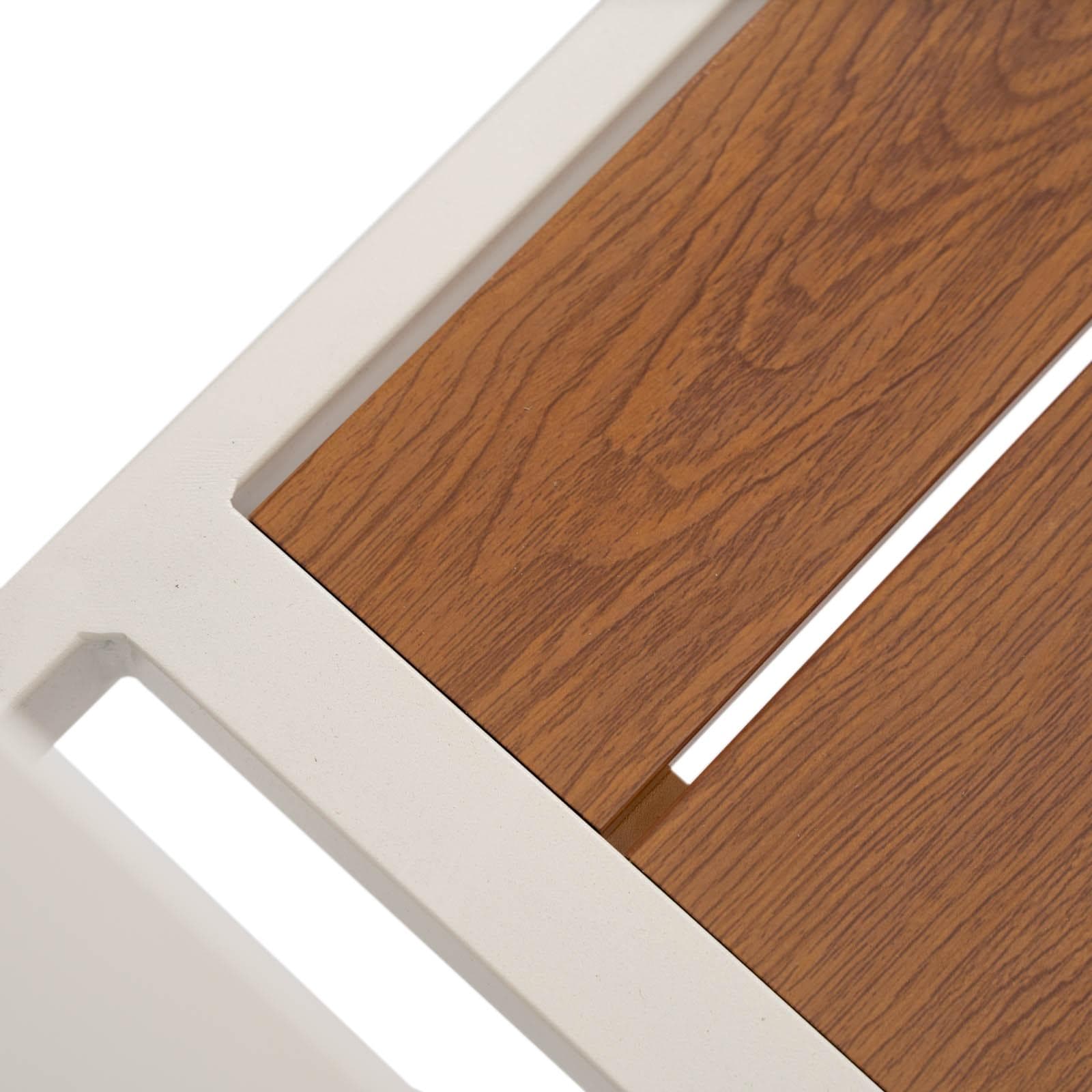 Sedia da esterno con braccioli in alluminio bianco e doghe effetto legno caramello - Carioca Wood
