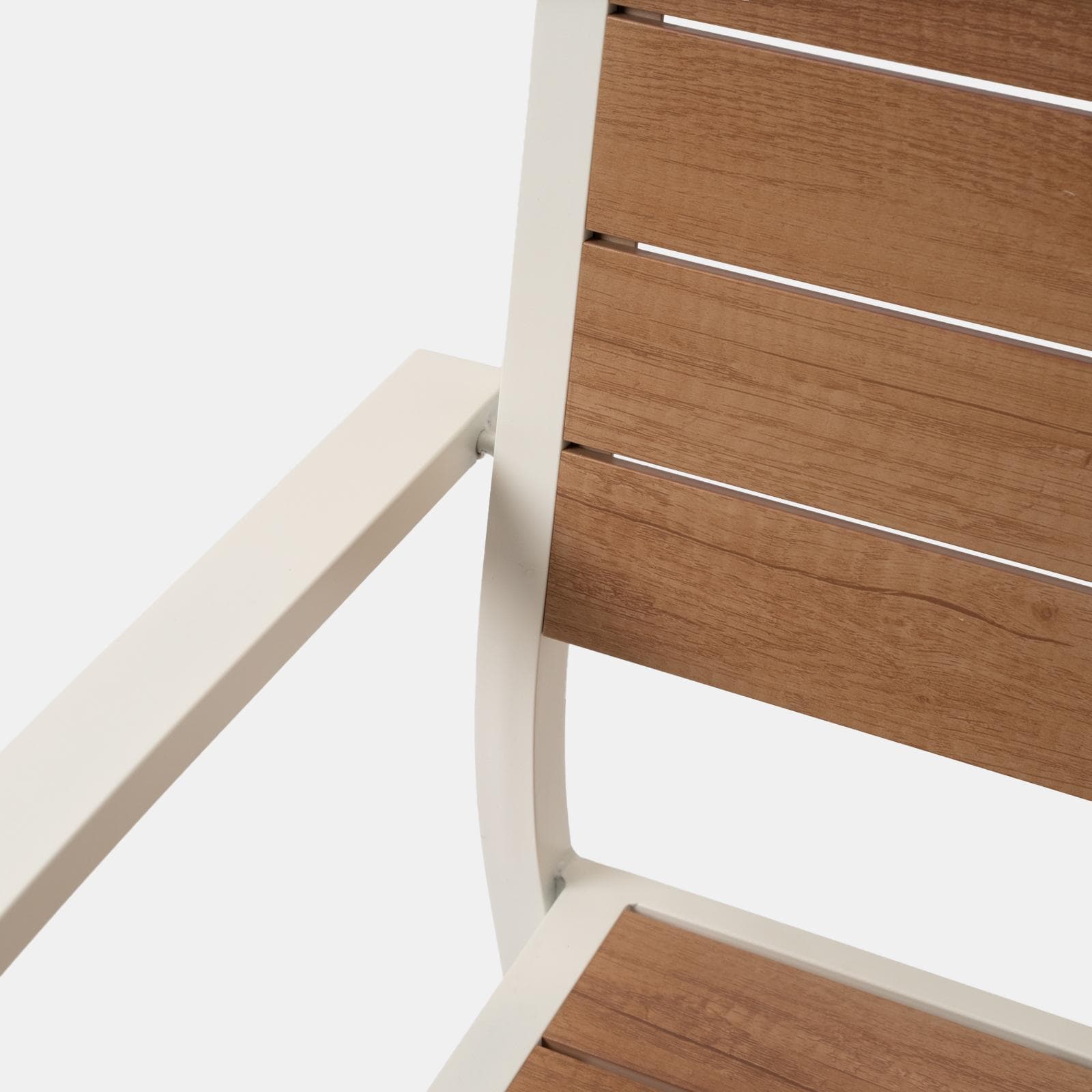 Sedia da esterno con braccioli in alluminio bianco e doghe effetto legno miele - Carioca Wood