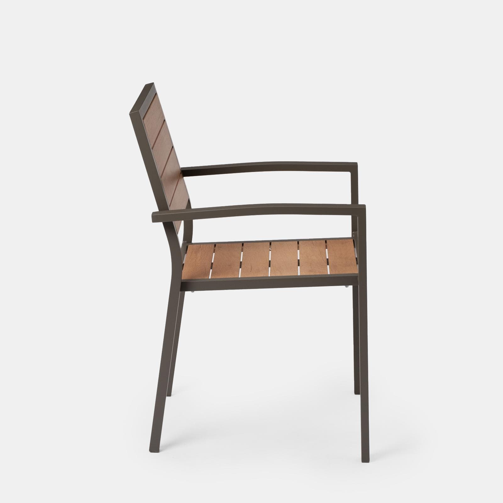 Sedia da esterno con braccioli in alluminio tortora e doghe effetto legno miele - Carioca Wood