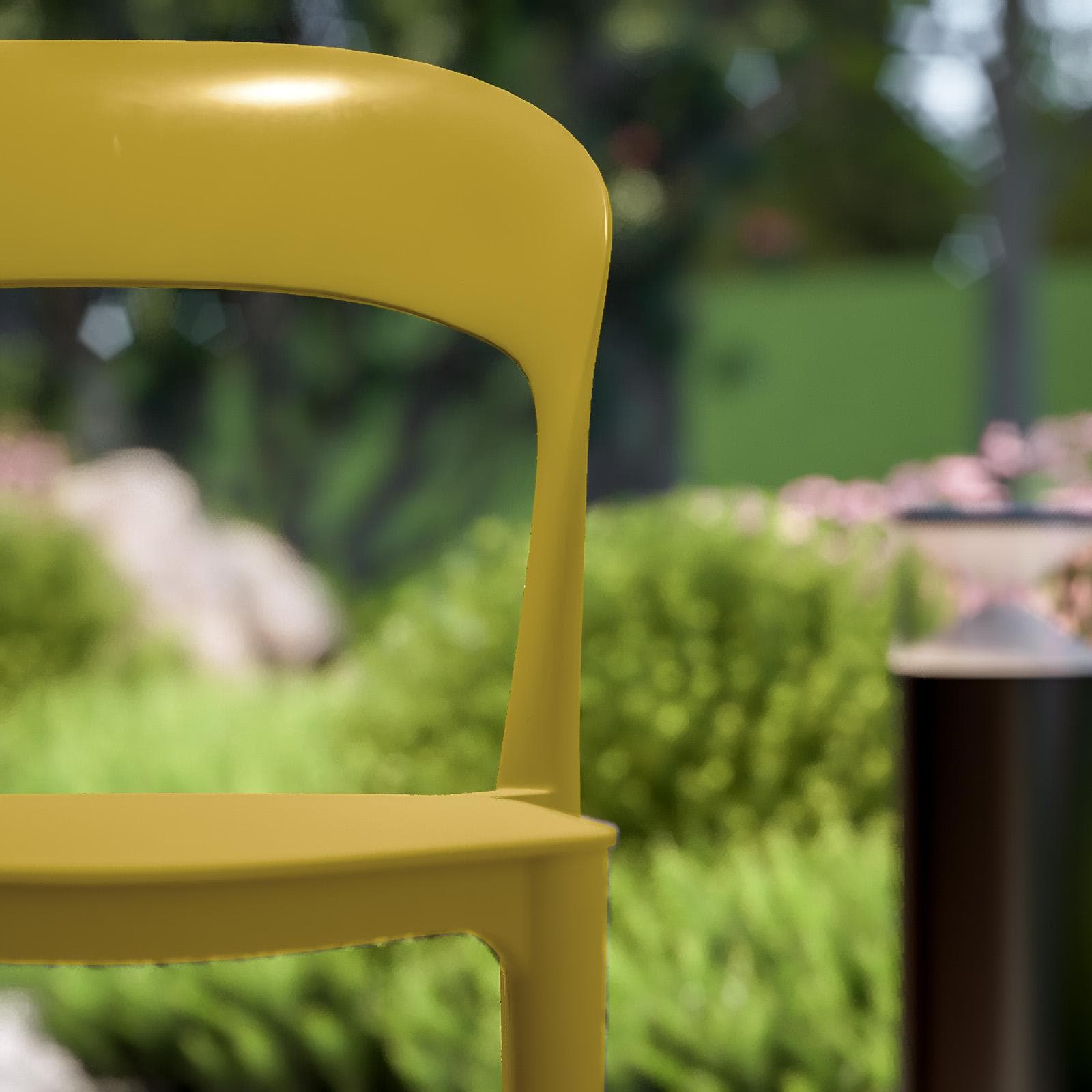 Sedia da giardino impilabile in polipropilene senape - Valda