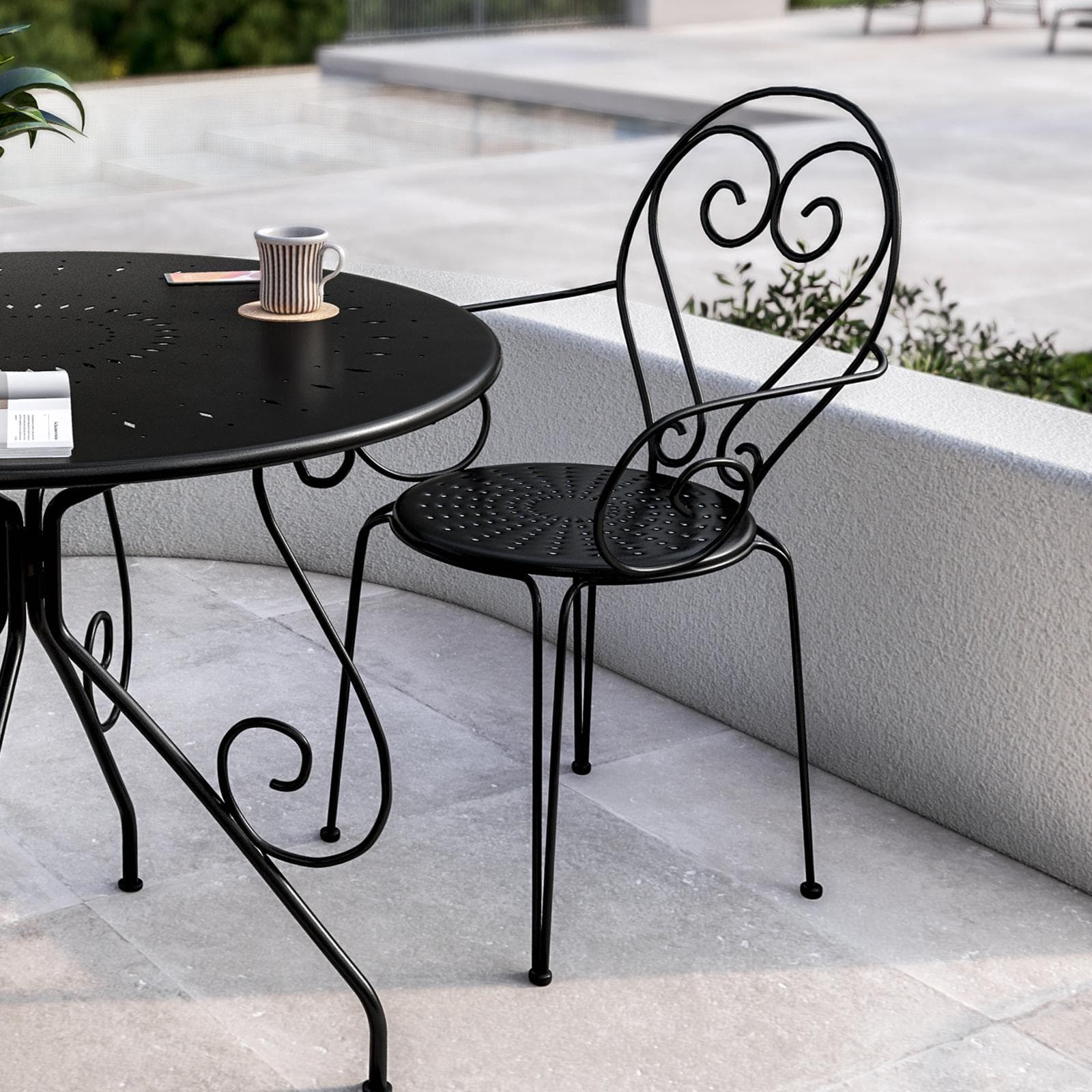 Sedia da giardino con braccioli impilabile in metallo nero - Loren