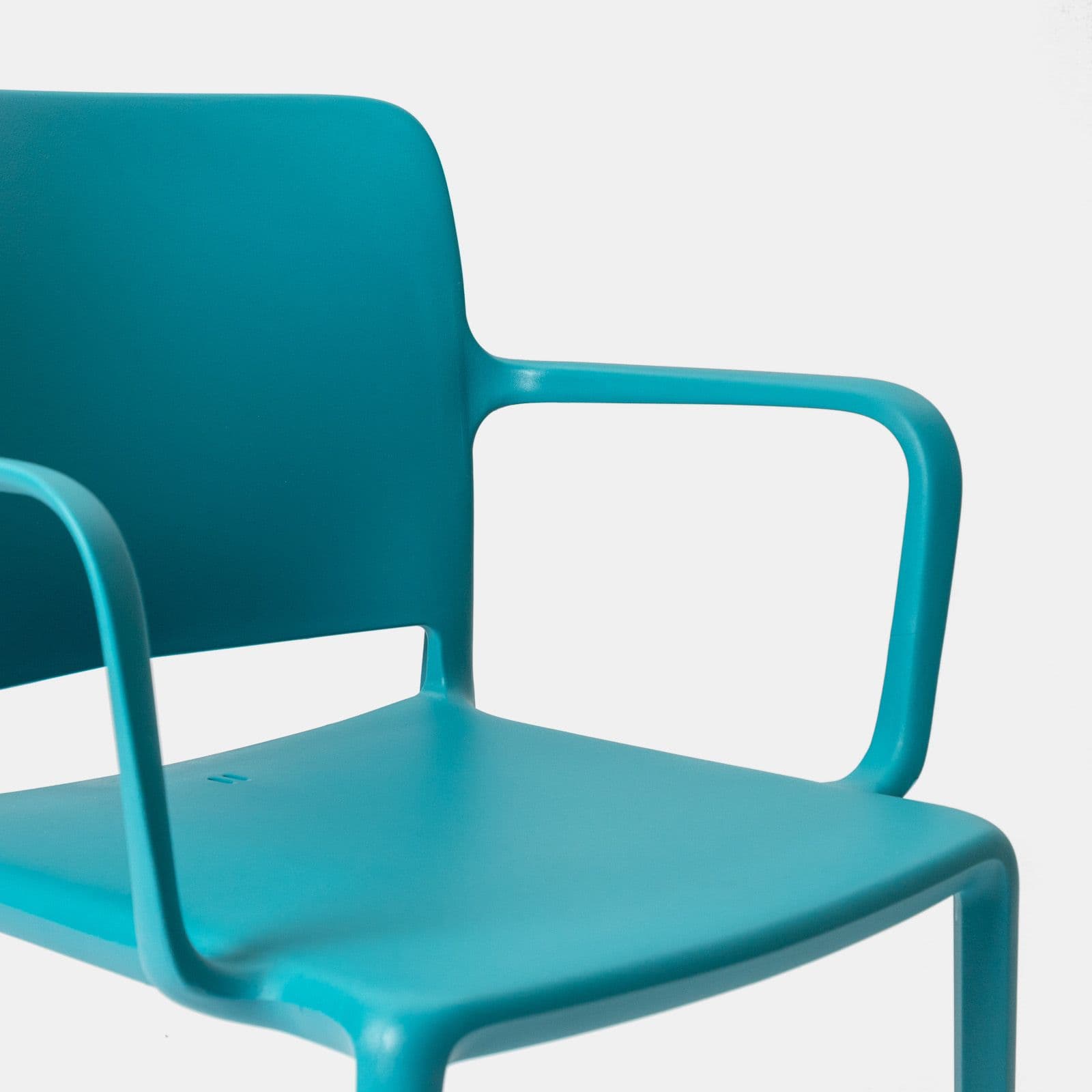 Sedia da giardino squadrata con braccioli in polipropilene blu maldive - Vitta