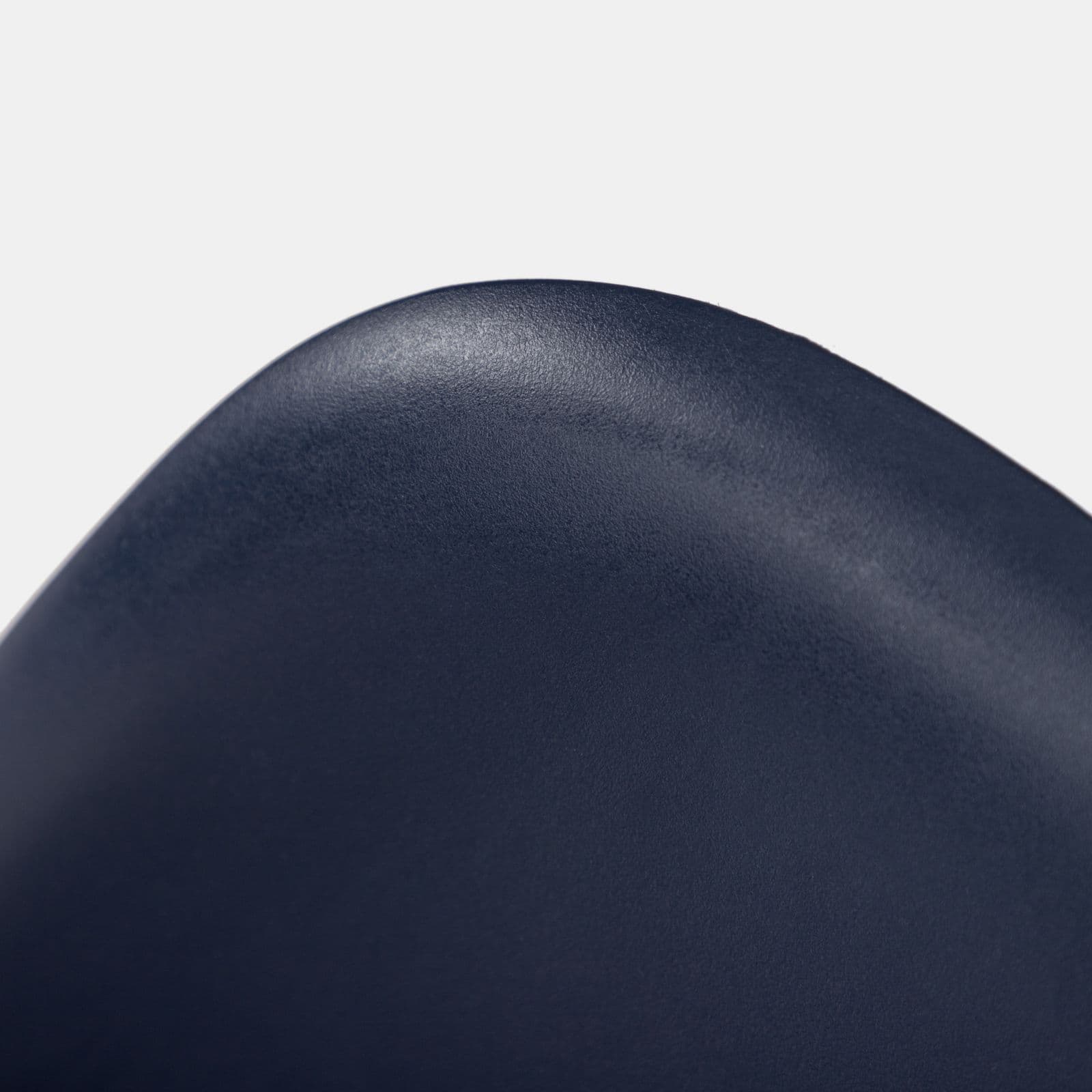 Sedia da interni blu con gambe in legno - Alborg