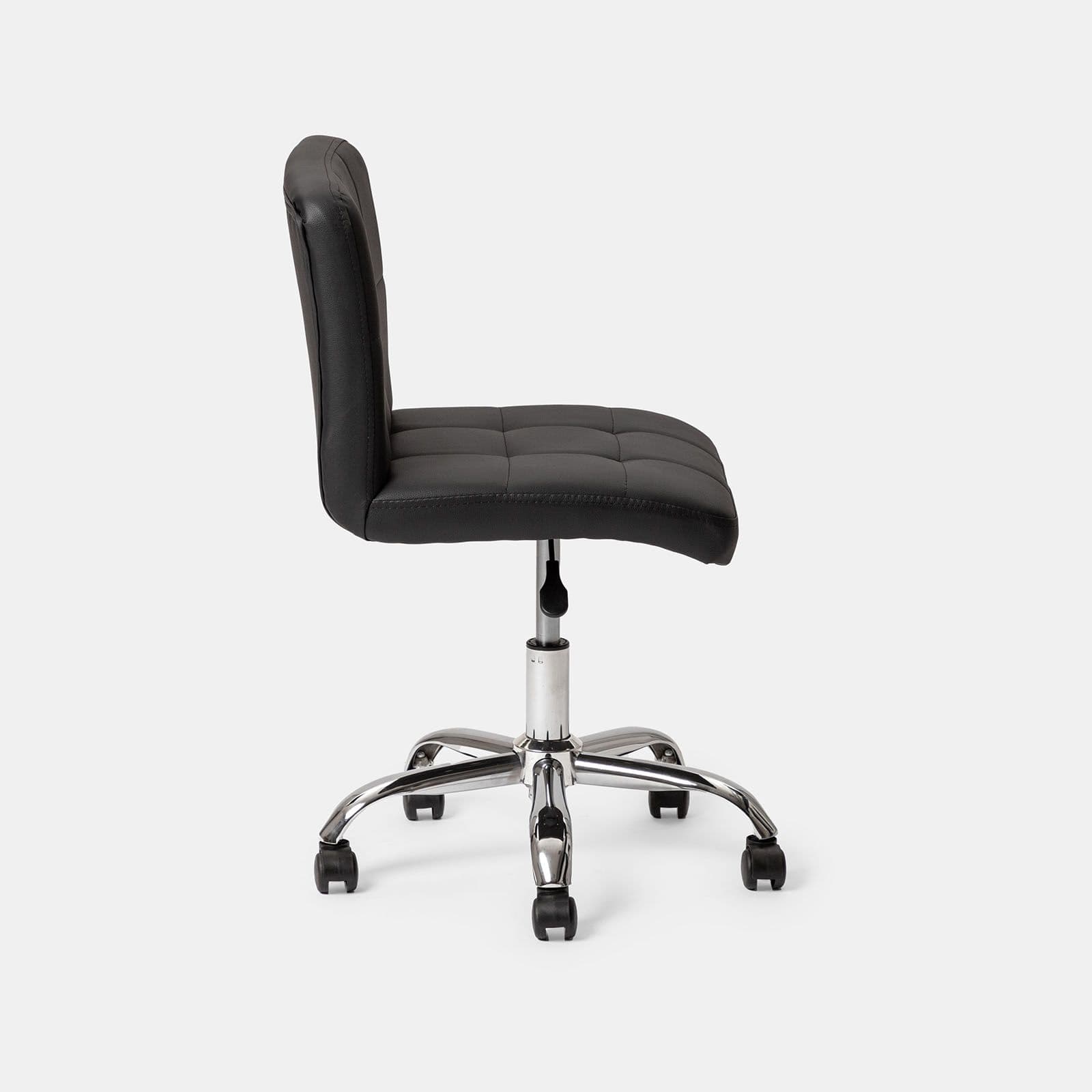 Sedia da ufficio girevole in similpelle nera con base cromata - Anissa