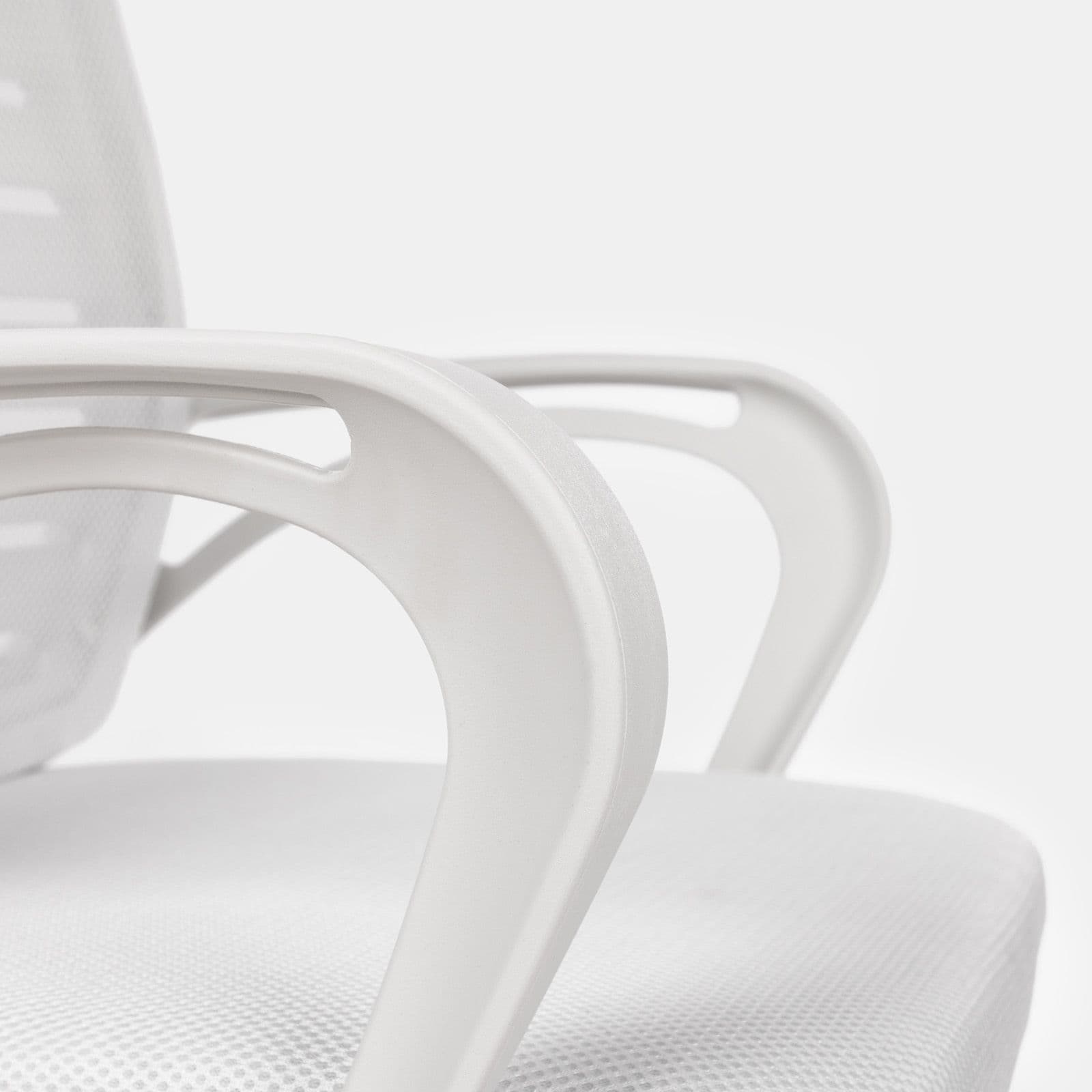 Poltrona da ufficio girevole in tessuto mesh bianco e schienale traspirante - Caprilla