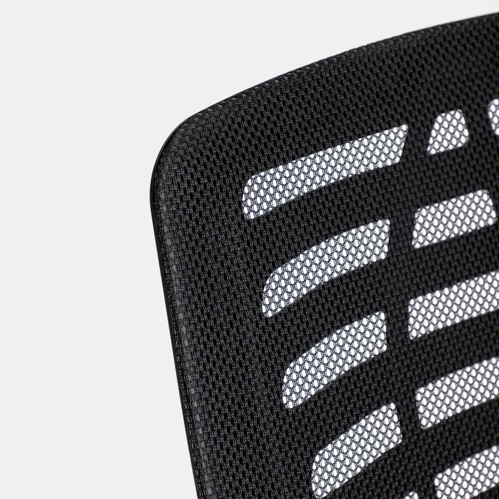 Sedia da ufficio girevole in tessuto mesh nero e schienale traspirante con base cromata - Storex