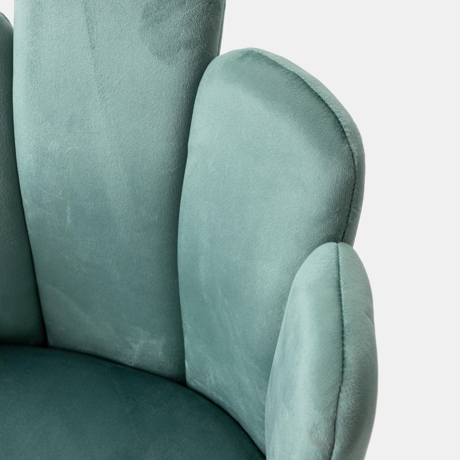 Sedia in velluto verde salvia con schienale a conchiglia e gambe in metallo finitura oro - Pedersen